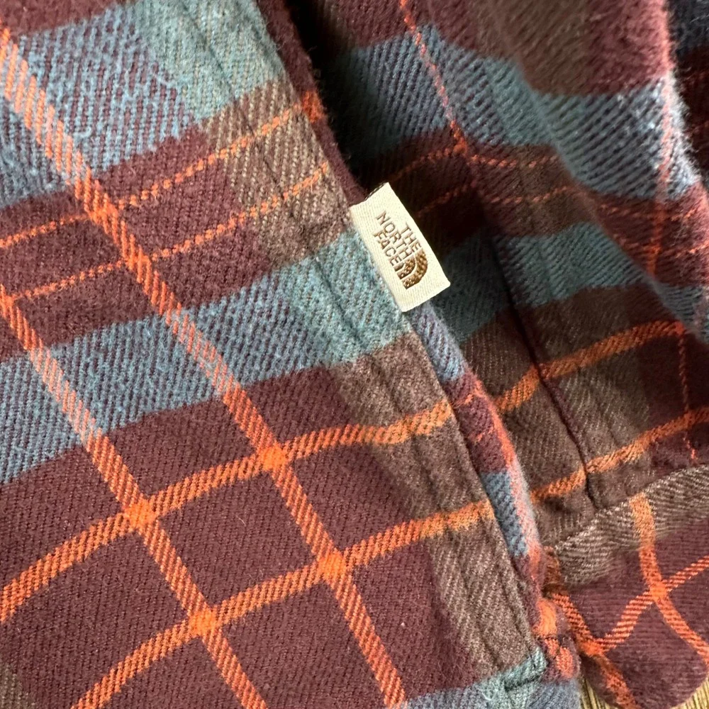 The North Face Mens Plaid Flannel Button Down Shirt Burgundy Blue NF0A7RCI M